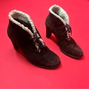 Brown fuzzy boots  🤎🤍​​​​​​​​​​​​​​​​​​​​​